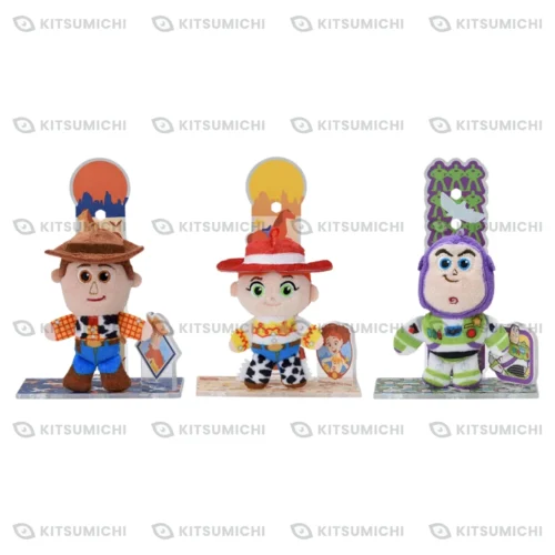 Toy Story 5 – Peluches Acnui For Amusement con Base Acrílica